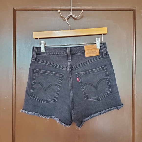 Levi's Ribcage Shorts - Picture 2 of 9